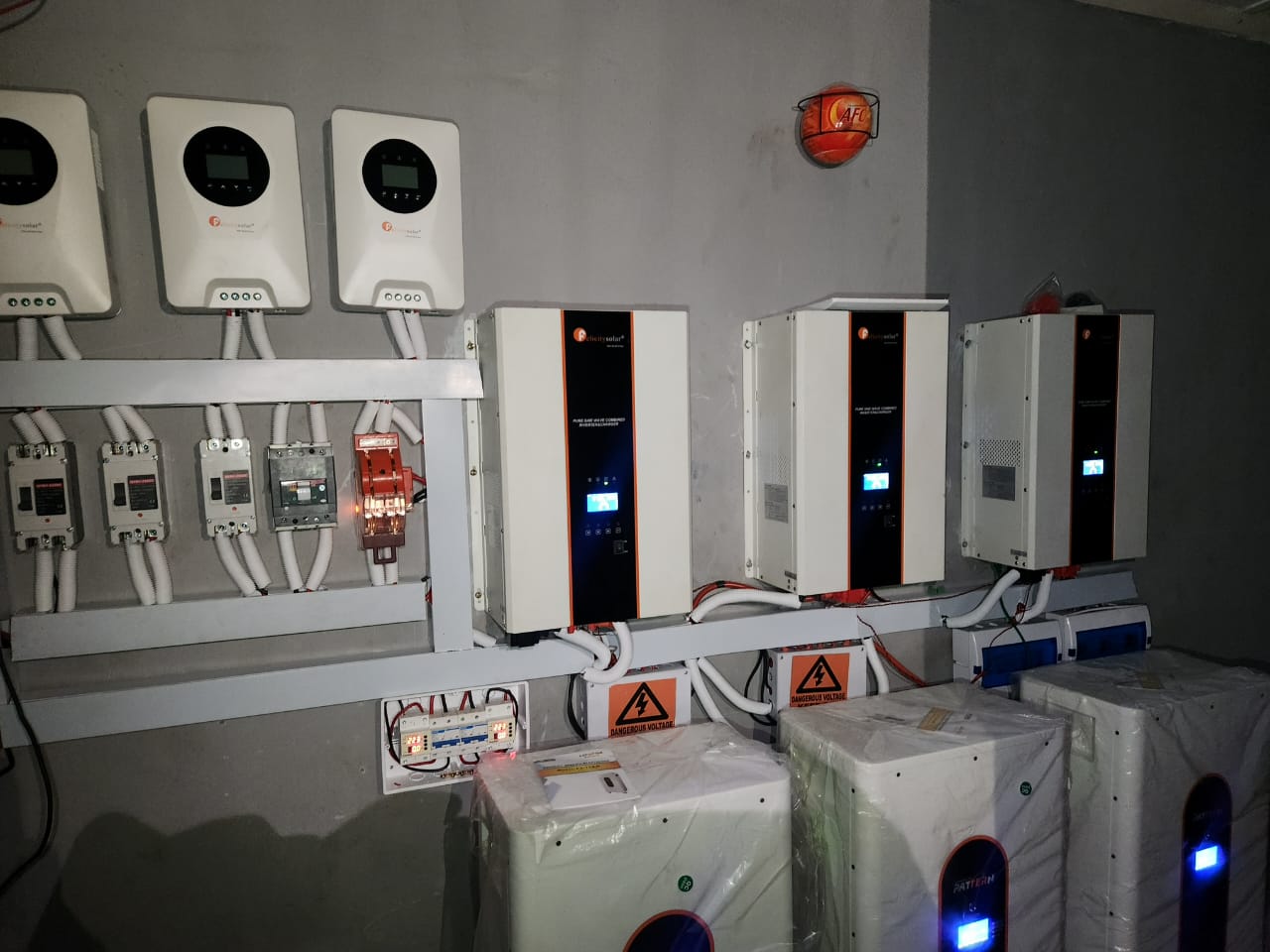 Commercial solar inverter and battery installation by Keltalz