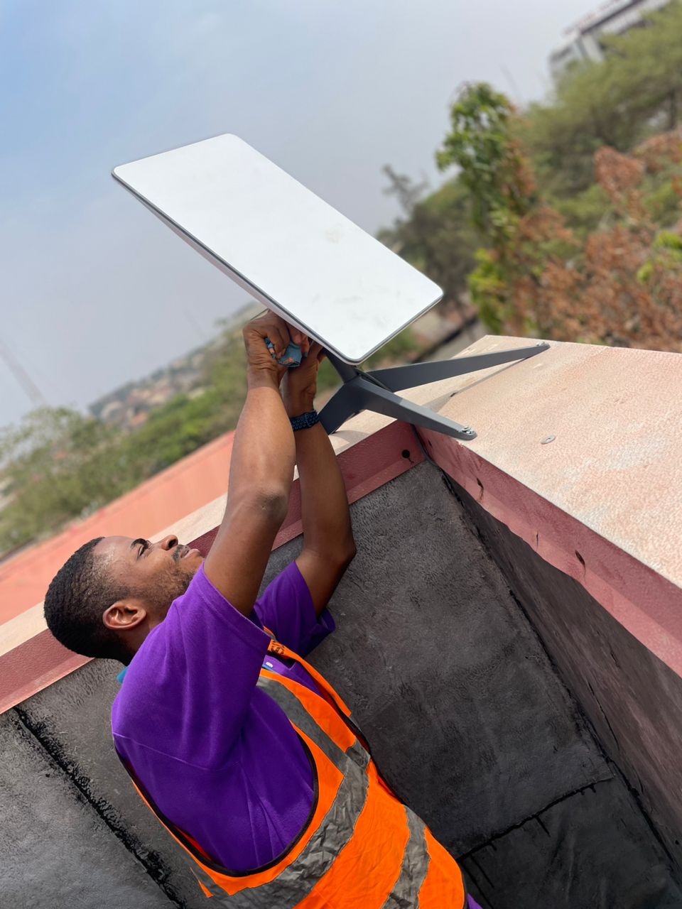 Keltalz technician installing a Starlink satellite dish on a rooftop